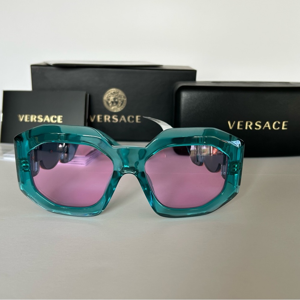 NWT. Authentic Medusa Biggie Oversized Versace sunglasses